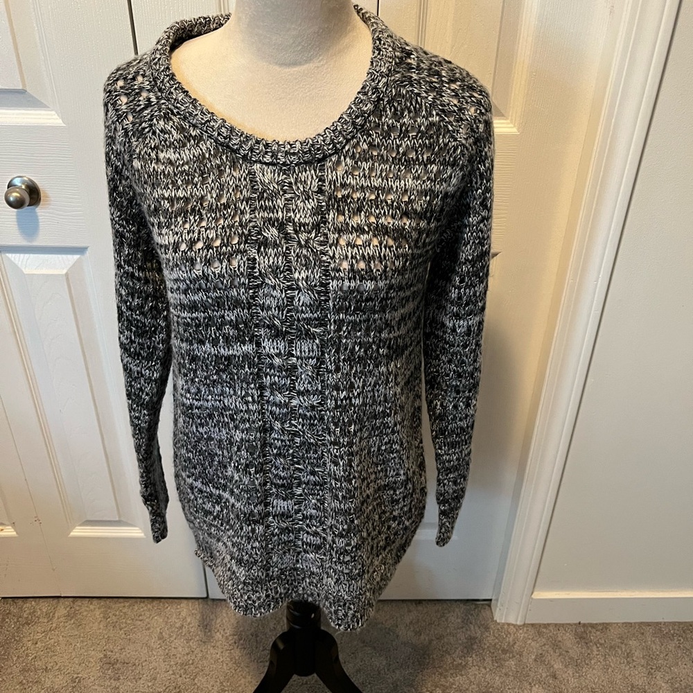 Love and Liberty size L pullover sweater